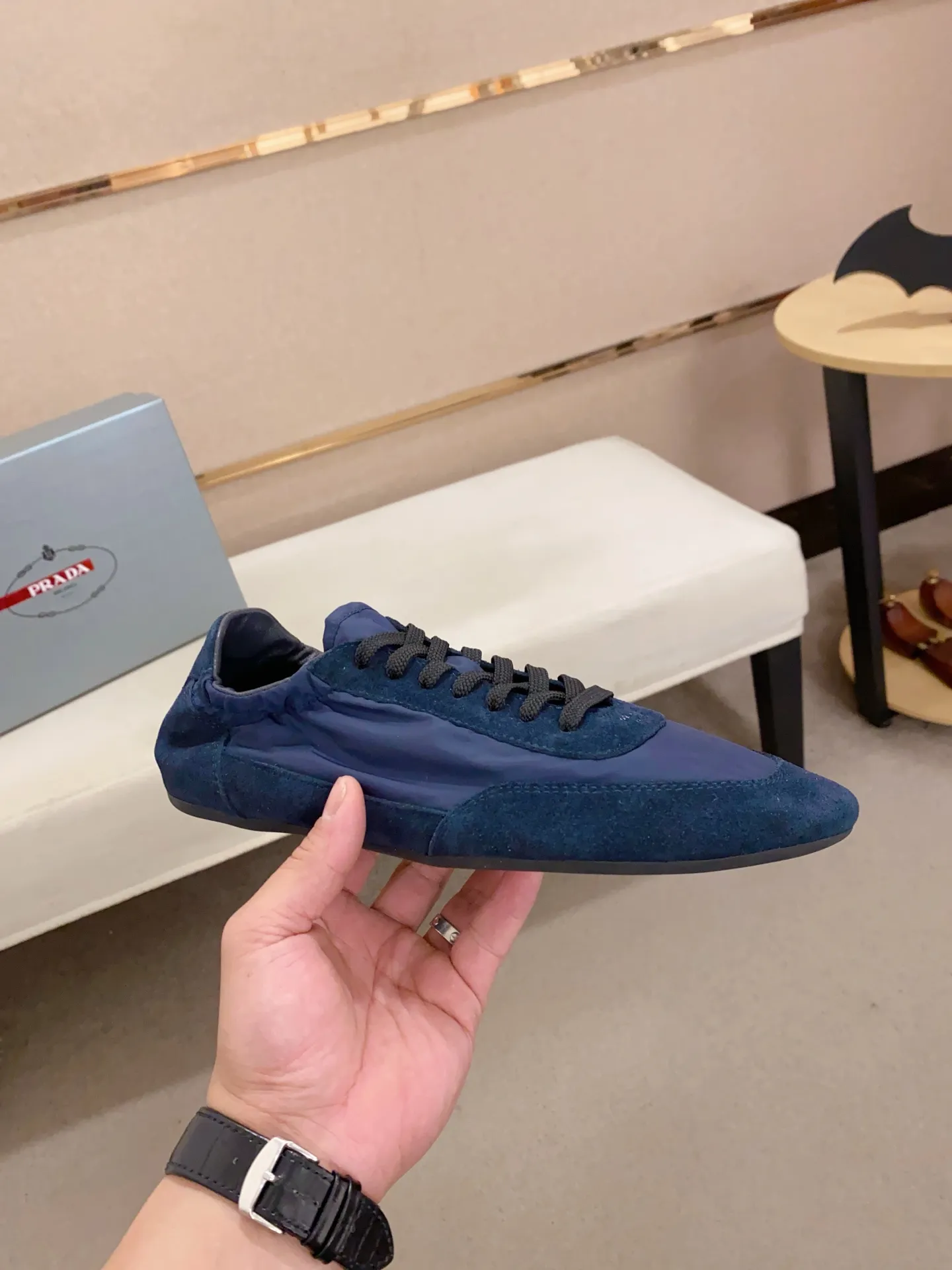 Men's shoes 💰 500💰 ✔️✔️✔️High version High-quality new PRADA counters are launched simultaneously. The new men's shoes and 😘fabrics are selected from first-layer cow suede and waterproof fabrics, and are made by pure handicrafts. Lining: Full sheepskin lining. 👍🏿 High-end ☄️ air-cushion molded anti-slip rubber outsole, exquisite lines, simple and elegant, comfortable and high-end for leisure travel. Number of yards: 38 to 44. Can be customized45